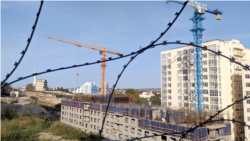 Строительство многоэтажных домов на мысе Хрустальном, октябрь 2020 года