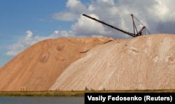 Waste heaps at the Belaruskali potash mines near the Belarusain town of Soligorsk. (file photo)