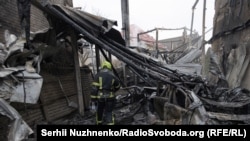 კიევის დარნიცკის რაიონი რუსეთის თავდასხმის შემდეგ. 27 დეკემბერი, 2025 წელი.