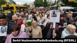 Учасники акції «Безсмертний полк» у Києві, 9 травня 2017 року