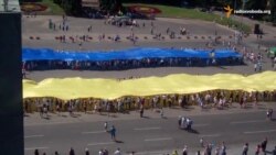 Рекордний 50-метровий стяг України розгорнули в Дніпропетровську