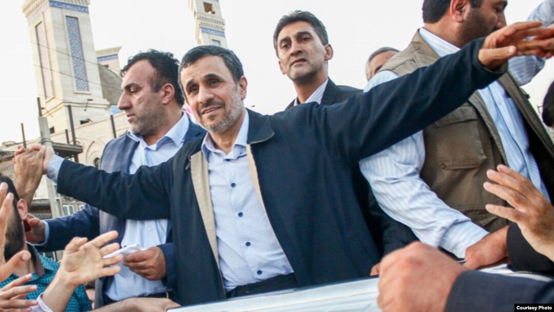 آقای احمدی‌نژاد پیشتر گفته بود که در یک سال باقی مانده تا انتخابات، تخریب‌ها علیه او غوغا می‌کند.