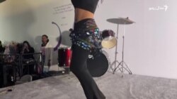 په سعودي عرب کې نجونه او ښځې په پټه رقص کوي