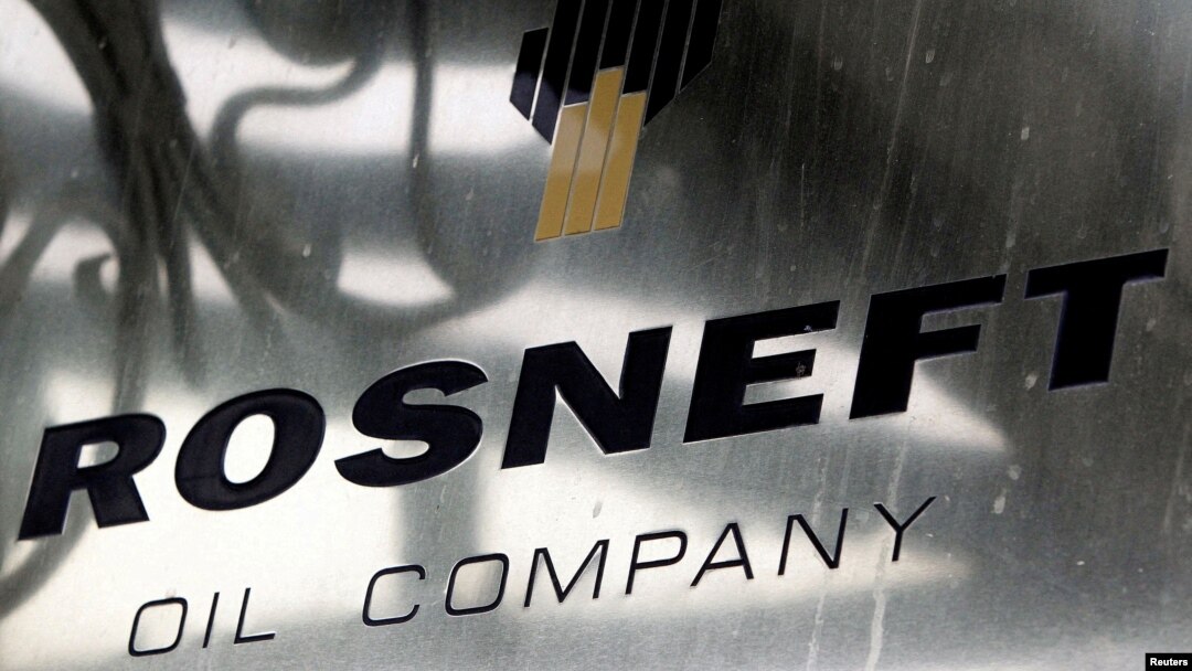 FILE PHOTO: A logo of Russian state oil firm Rosneft is seen at its office in Moscow