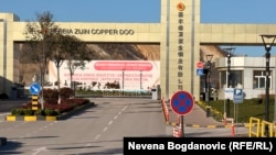 Intrarea într-o topitorie de cupru deținută majoritar de compania chineză Zijin, în localitatea Bor din Serbia