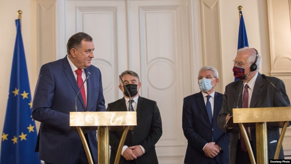 Šef evropske diplomatije Josep Borrell tokom sastanka sa članovima Predsjedništva BiH Miloradom Dodikom, Željkom Komšićem i Šefikom Džaferovićem u Sarajevu 20. novembra 2020. 