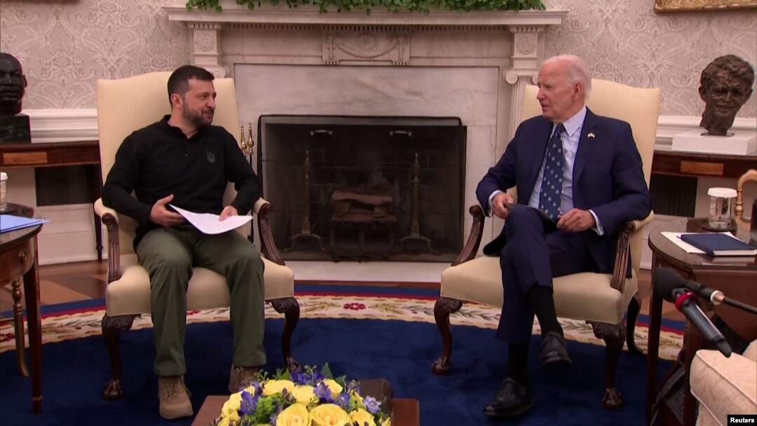 Președintele SUA, Joe Biden (d) s-a întâlnit cu președintele Ucrainei, Volodimir Zelenski, la Casa Albă. 26 septembrie 2024.