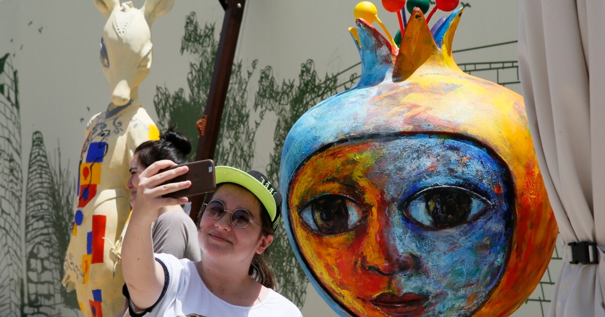 Акамару Хинатаны трахает етеді