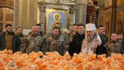 12 000 великодніх пасок освятив блаженніший митрополит Київський і всієї України Епіфаній у Свято-Михайлівському Золотоверхому соборі 9 квітня 2026 року. Це щорічна традиція ПЦУ. Паски передадуть військовослужбовцям, які нині захищають Україну