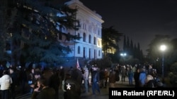 სენატის წევრებმა განცხადების ტექსტი მიიღეს 39 ხმით ერთის წინააღმდეგ.