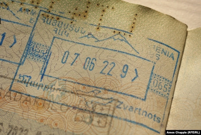 Një vulë pasaporte e vitit 2022 për Armeninë që paraqet majat binjake të Bjeshkës së Araratit.