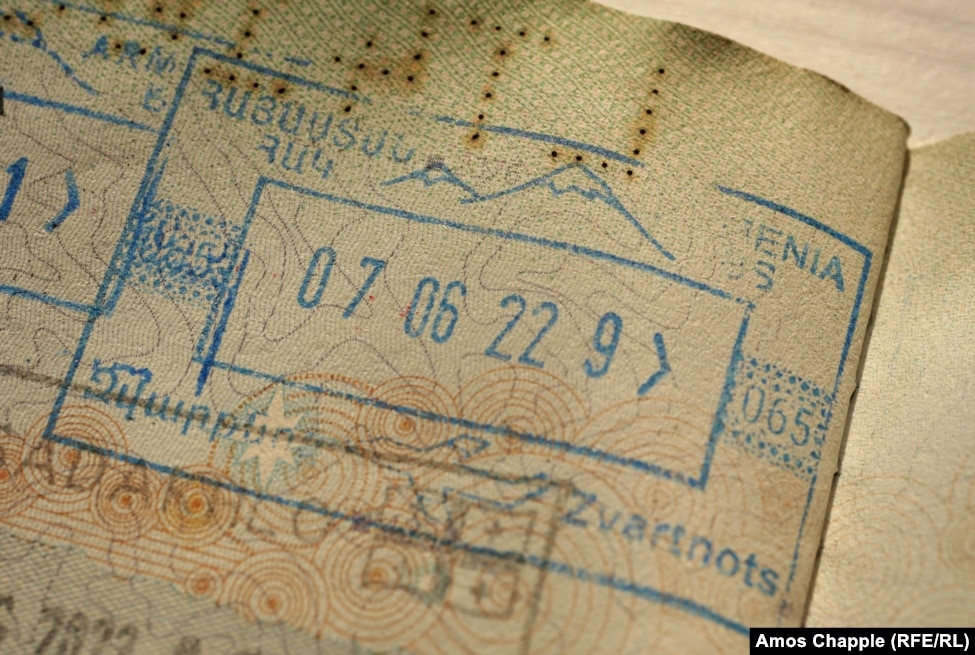 Një vulë pasaporte e vitit 2022 për Armeninë që paraqet majat binjake të Bjeshkës së Araratit.