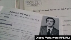 В 1981 году Анкваб переехал в Тбилиси. Два года он проработал в нескольких отделах главного партийного ведомства республики. В грузинских архивах сохранилось его личное дело