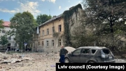 За словами мера, знову, як і місяць тому, прилетіло на вулицю Олени Степанівни