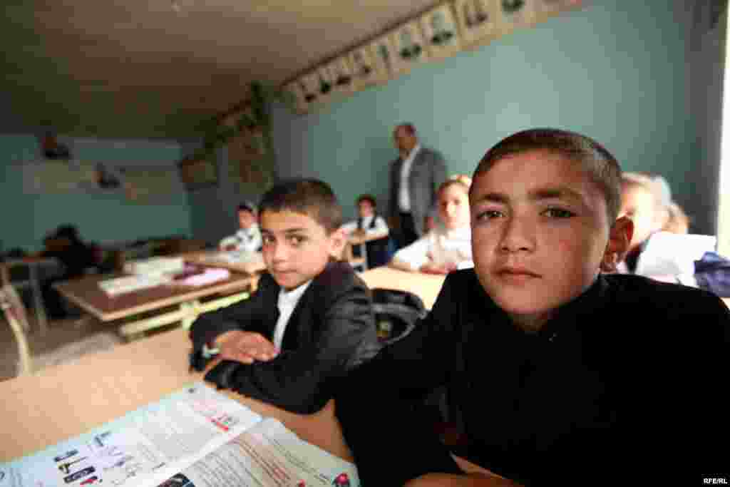 Ucqarlarda bəzi məktəblər #27