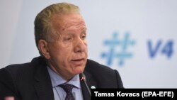 Behgjet Pacolli, zëvendëskryeministër i Kosovës