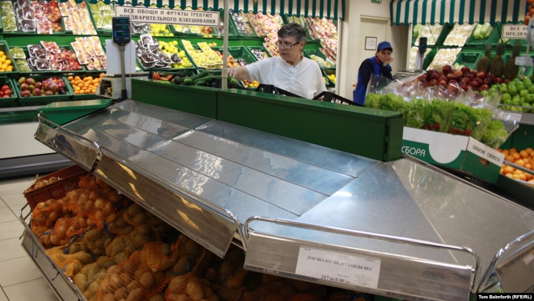 Empty shelves in Russian supermarkets could become the norm if Moscow decides to retaliate against Western sanctions by banning commodities such as fruit and vegetables from the EU. 