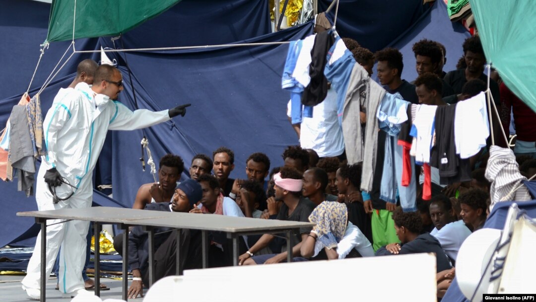 Migranti u luci Katanija, Italija