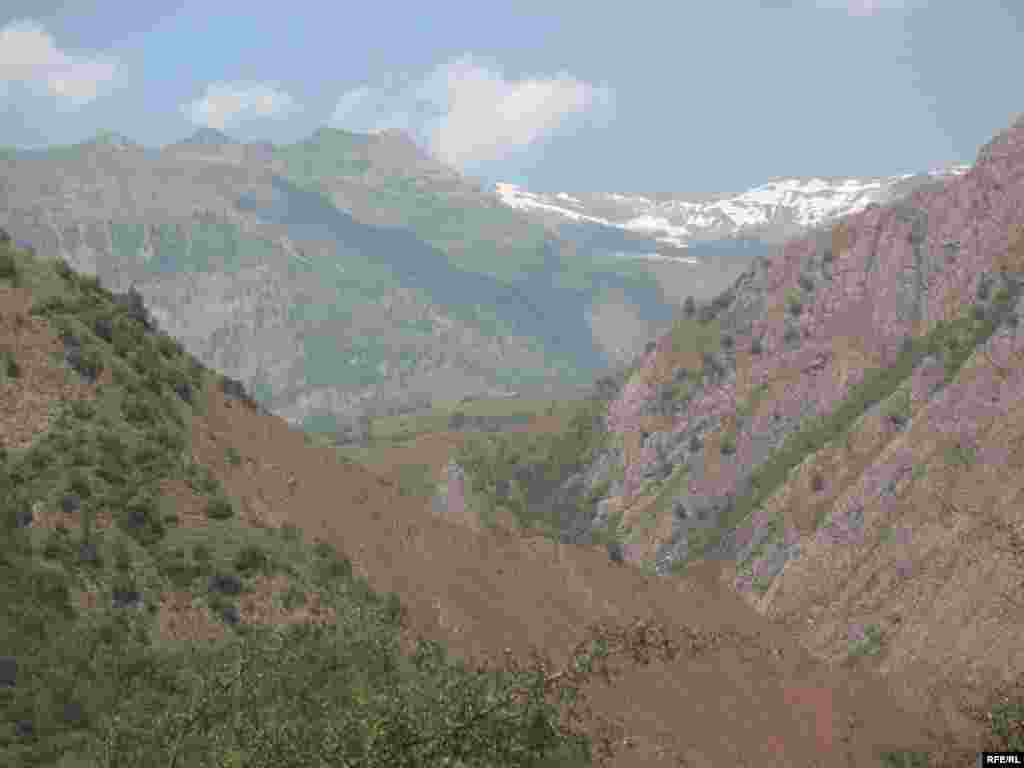 Кӯҳҳои начандон "хомӯш". - Tavildara mauntains
