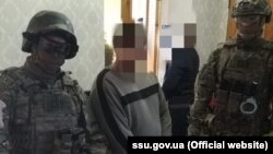 В СБУ стверджують, що чоловік проживав у Росії, а до України приїхав відвідати родичів