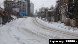 Ілюстраційне фото: лід на дорозі у Севастополі