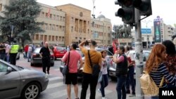 Протест на ВМРО-ДПМНЕ пред Собранието во Скопје.