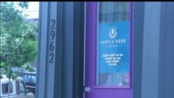 Кофейня – место работы для бомжа (видео)