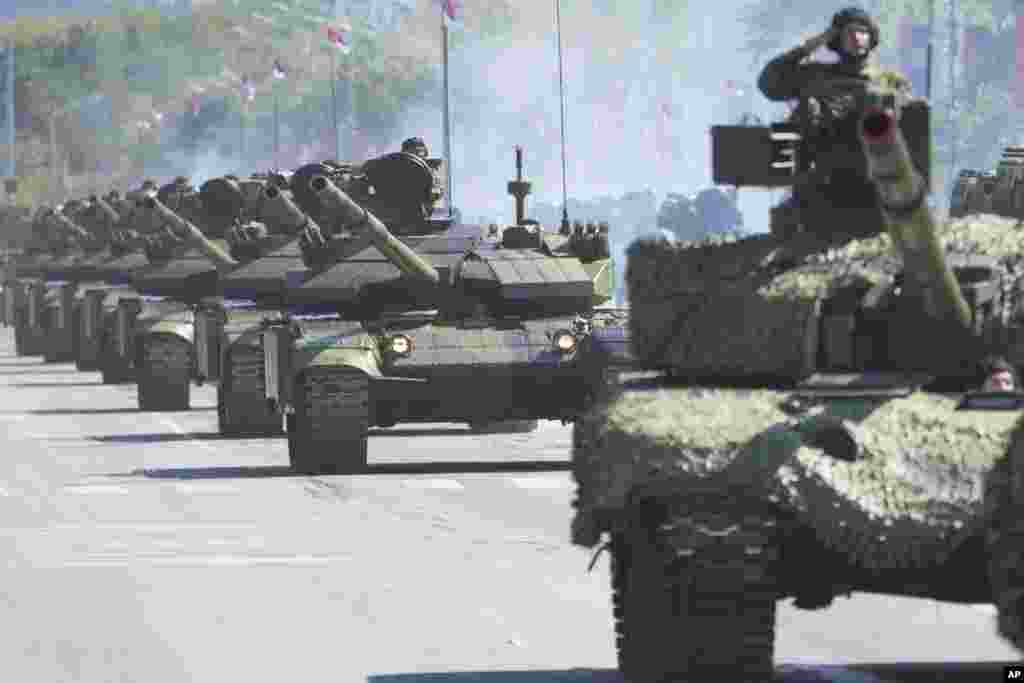 Почесен поздрав од учесниците на парадата