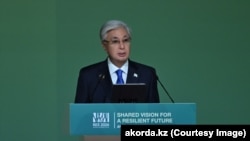 Қазақстан президенті Қасым-Жомарт Тоқаев Өңірлік экологиялық саммитте сөйлеп тұр. Астана, 22 сәуір, 2026 жыл.