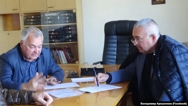 Володимир Арешонком та його помічник Станіслав Івчук (ліворуч)