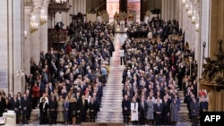 Udhëheqës botërorë, besimtarë dhe të ftuar të tjerë në ceremoninë e rihapjes së Notre Dame