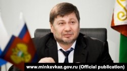 Одес Байсултанов