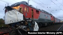 Otlynyň awtobusy kakmagynyň netijesinde 19 adamyň, esasan Özbegistanyň raýatlarynyň wepat bolandygy aýdylýar, Wladimir, 6-njy oktýabr, 2017. 