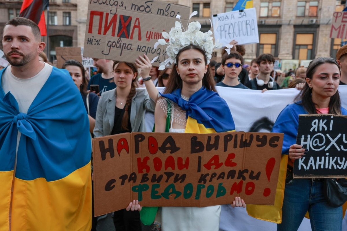 У Києві люди знову вийшли на вулиці, вимагаючи повернення Михайла Федорова на посаду міністра оборони України. 31 липня 2026 року