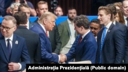 Donald Trump și Nicușor Dan la summitul NATO de la Haga, iunie 2025.