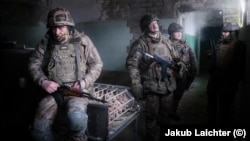 Подготовка бывших украинских заключенных перед отправкой на фронт