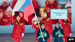 Російська делегація (на фото) вперше була представлена під національним прапором на церемонії відкриття Паралімпіади 6 березня 2026 року. Україна церемонію бойкотувала