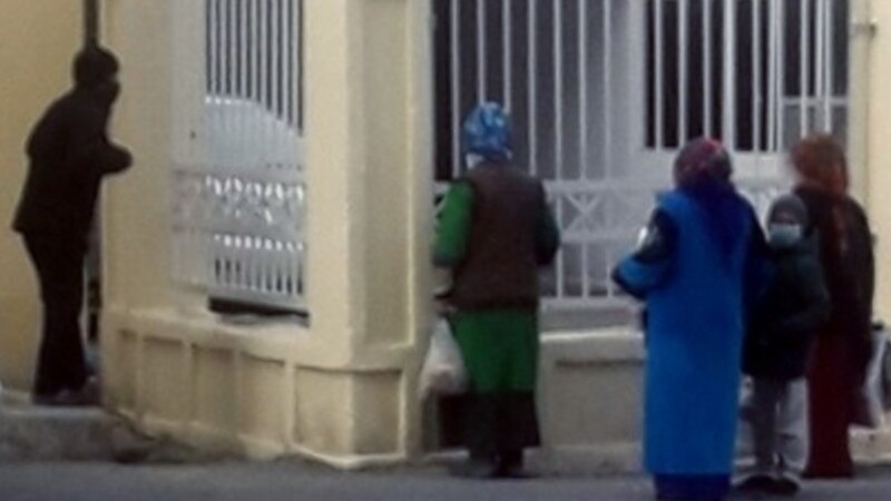 Aşgabatda sanawlar boýunça azyk önümleri satylýar, "paýoklar" öýlere gowşurylýar