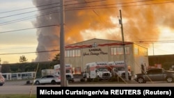 په کینټکي کې د الوتکې تر پرېوتو وروسته له ځمکې لوګي خېژي - د نومبر څلورمې انځور.