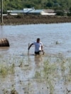 Ploile abundente de sâmbătă noaptea, 14 spre 15 septembrie, au afectat peste 700 de locuinţe din comuna Slobozia Conachi, aflată la 30 de kilometri de municipiul Galați.<br />
<br />
<br />
&nbsp;