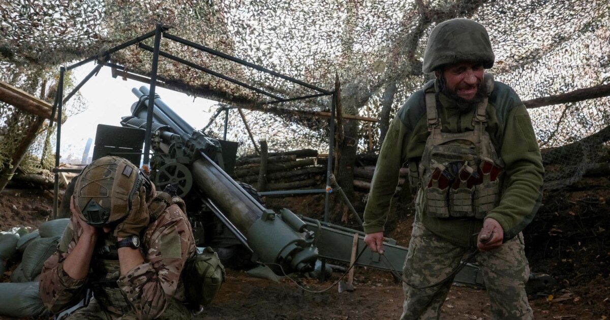 Ішіндегі үлкен дилдо Порно әйел киімін жыртып ұрысады