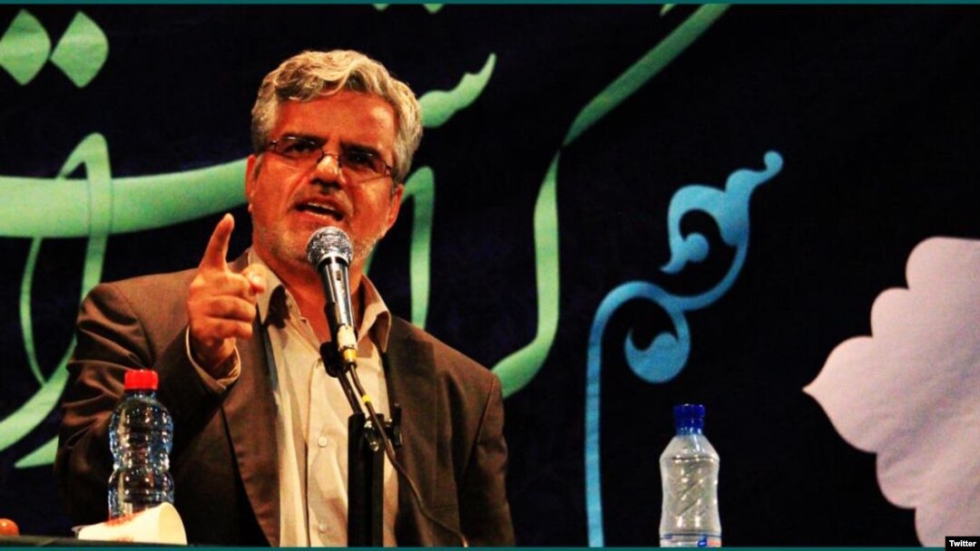 محمود صادقی در دانشگاه شیراز (عکس از فرهنگ و سیاست)