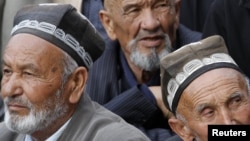 Ethnic Uzbeks attend a rally in the town of Jalalabad in April 2010.