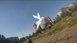 Ukrán drónvadászok járőröznek Kosztantyinivka frontközeli utcáin 