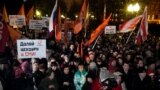 На митинге "Ваши выборы - фарс!" на Чистопрудном бульваре в Москве, 5 декабря 2011