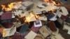 В Азербайджане сожгли книги Айлисли 