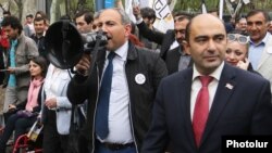 Armenia - Nikol Pashinian (C) and Edmon Marukian (R), leaders o the opposition Yelk alliance, campaign for mayoral elections in Yerevan, 21Apr2017.