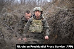 Владимир Зеленский на позициях ВСУ на линии разграничения под Мариуполем, 9 апреля 2021 года