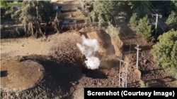 O pungă de gaze a fost atinsă în urma unui foraj de mare adâncime (284 m) realizat de un operator economic contractat de autoritățile locale pentru captarea și stocarea apei potabile.