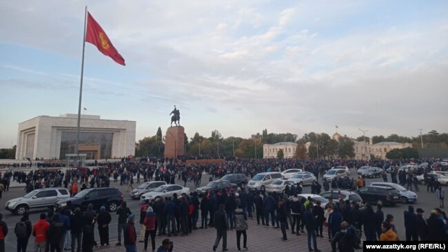 Ситуация на площади после завершения митинга. Вечер 9 октября.